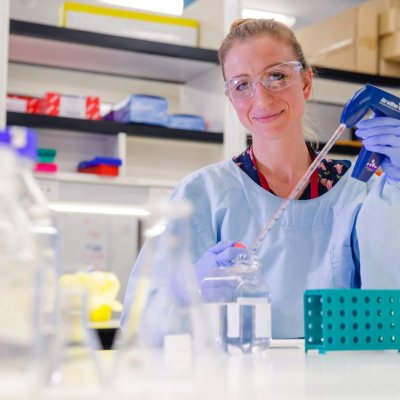 Dr Kirsty Short in the laboratory 